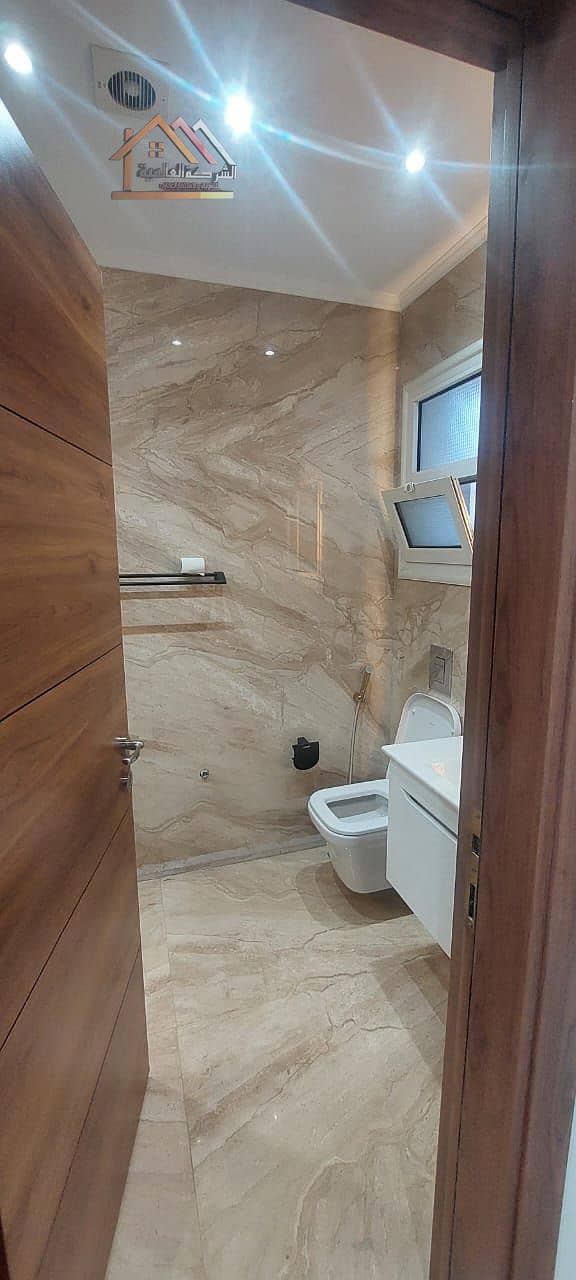 6 b15e37f8-9af8-41b3-a04a-00618f1b778d. jpg