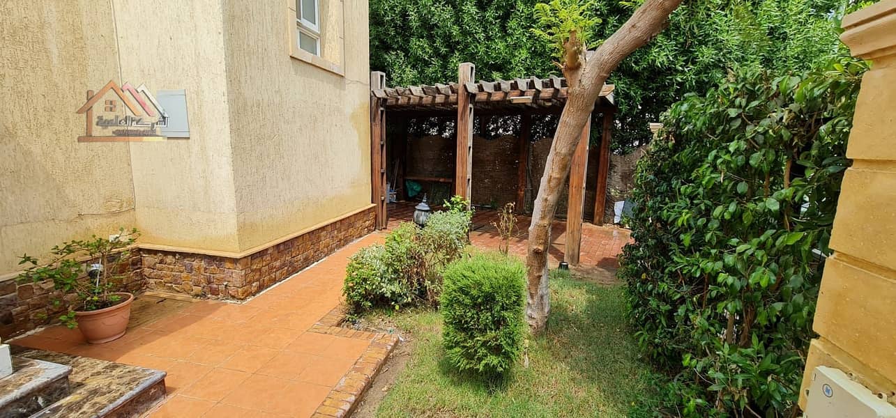 17 c96e3171-ab68-485d-9dfb-a4f26d77119f. jpg