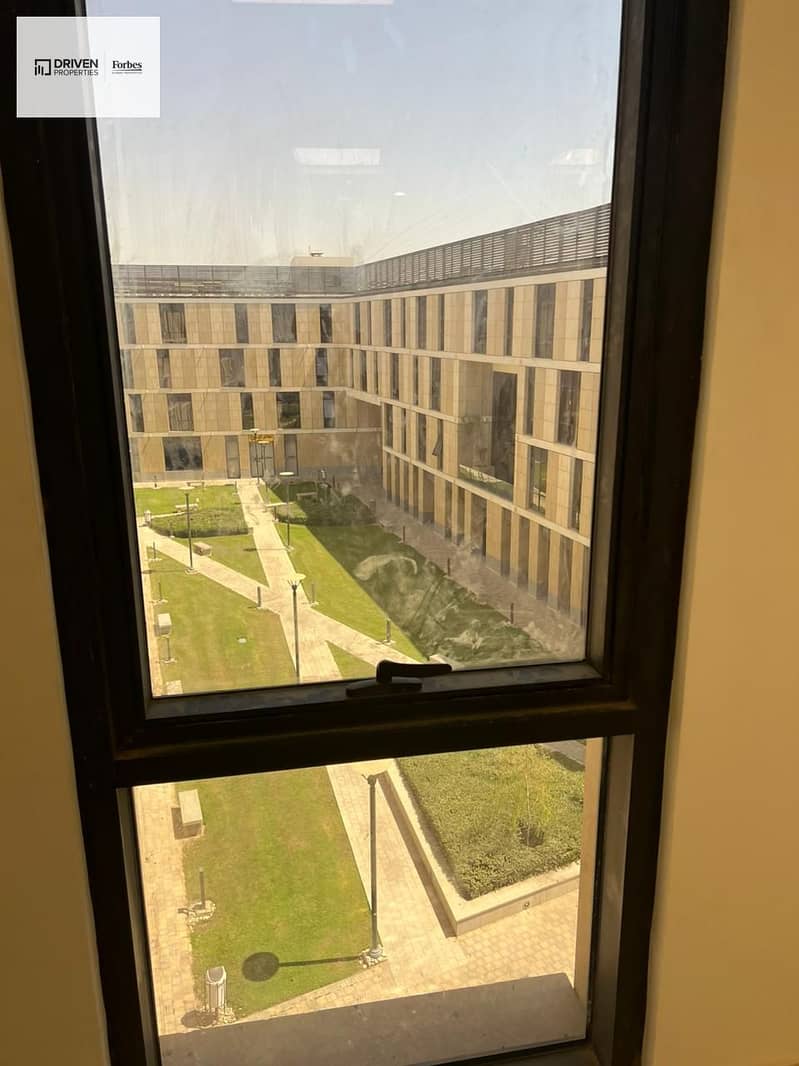 10 b1de6d5b-0d82-4079-a067-a8fc21c0accd. jpg