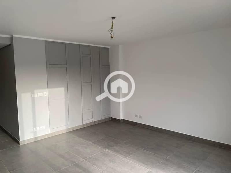 6 451742644_877007950990390_326049924473756698_n. jpg