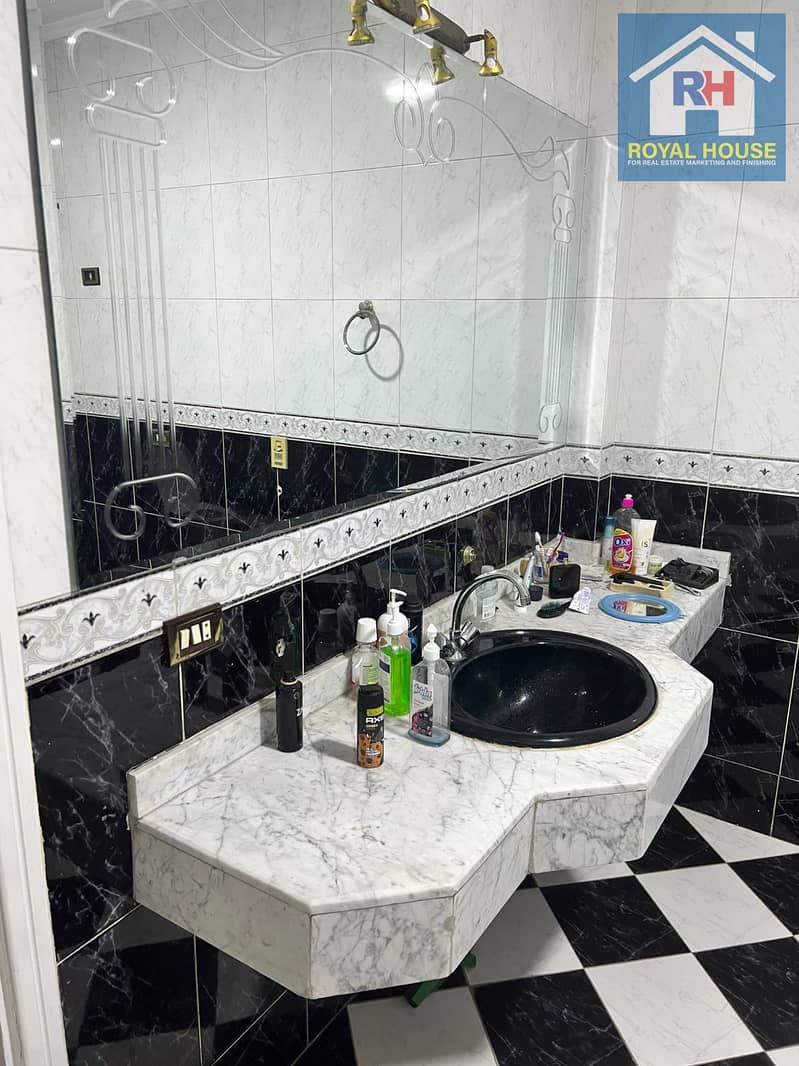 10 4ef09a2b-ae6d-4449-94f8-fd5806811c4f. jpg