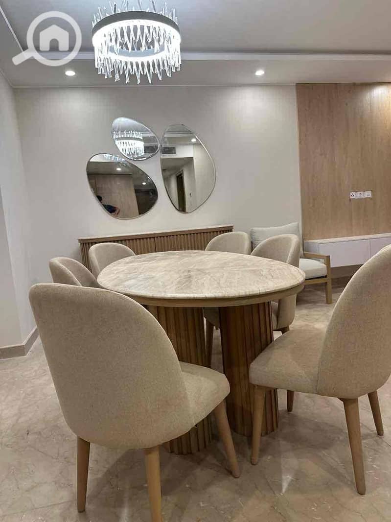 4 ccd0133f-511d-4000-869b-57714718c89d. jpg