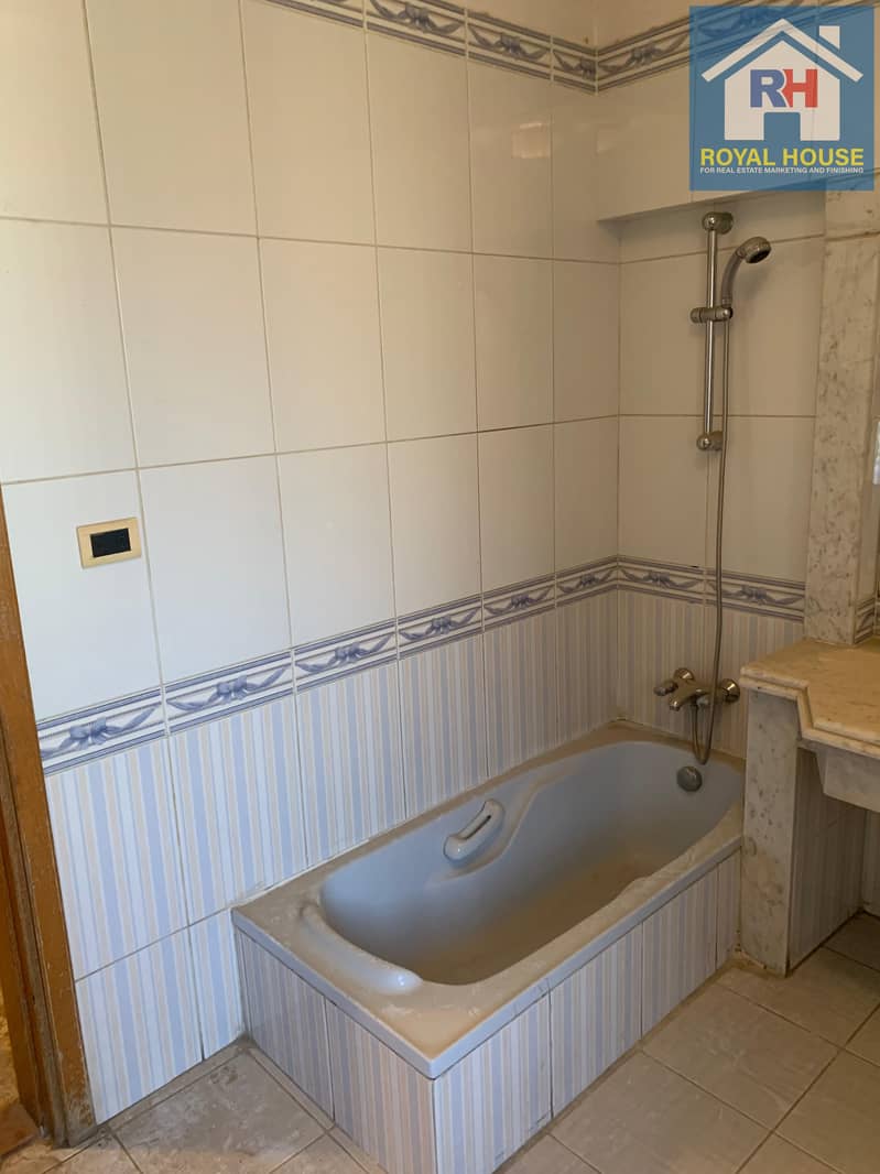 10 52b9e5a5-b9bf-4a49-8aec-1605f44342ac. jpg