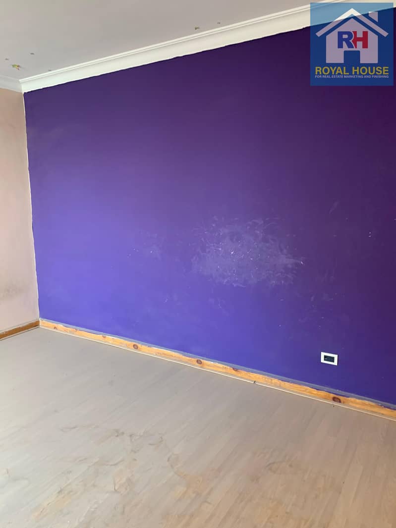 12 585bd41e-17c5-41b1-9c3c-f8556e3e2555. jpg