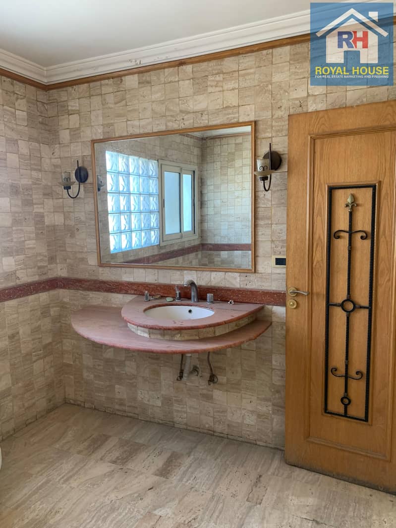 24 bb4e9c50-8d81-40e4-8bca-5d1443fc9f80. jpg