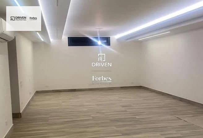 2 8118914-7d471o. jpg