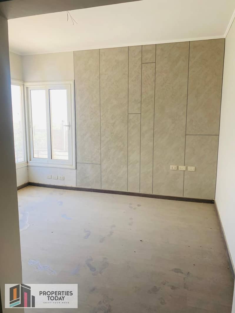 10 f4e8bae6-1a60-4cb6-9357-288dc1a79466. jpeg