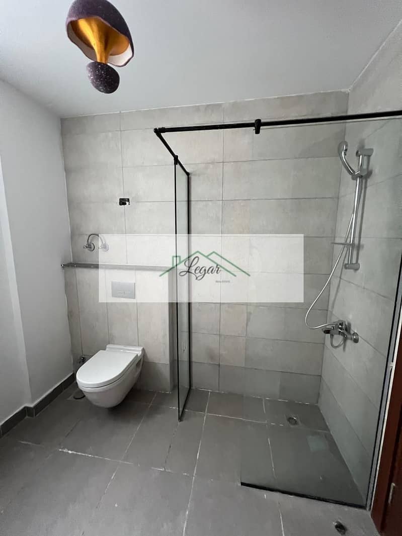 10 f1bdb76c-6dfe-4451-af37-5bc96eb5b82c. jpg