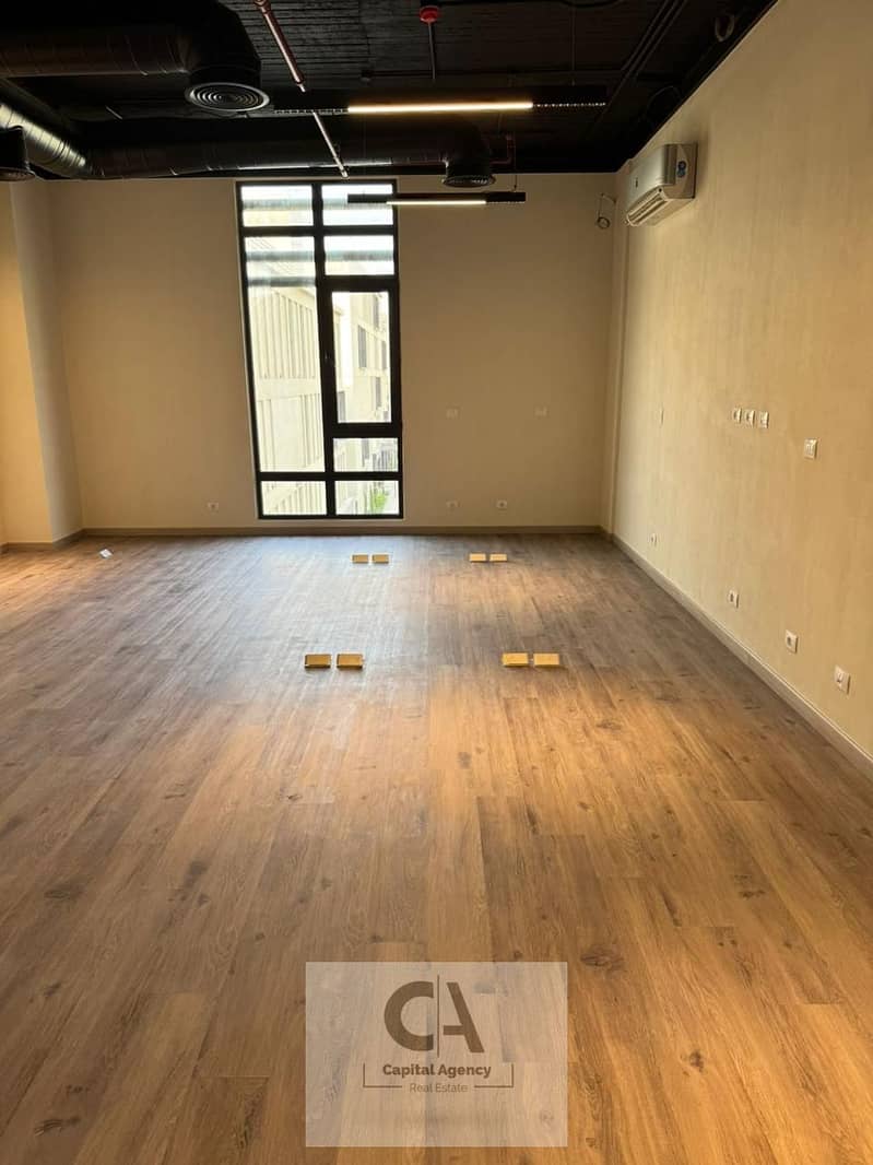 12 3524603a-69a9-4222-8e74-94a20cee858b. jpg