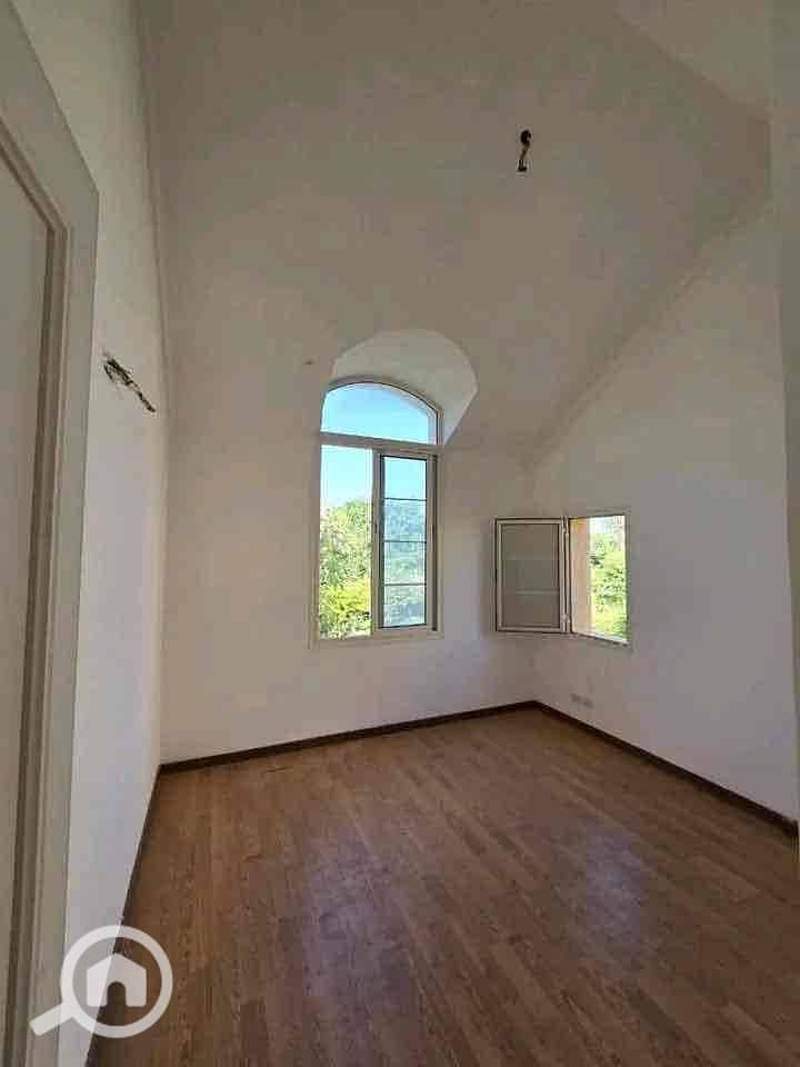 8 c4b8b77c-733b-48f1-a14f-bb3b4fa6889b. jpg