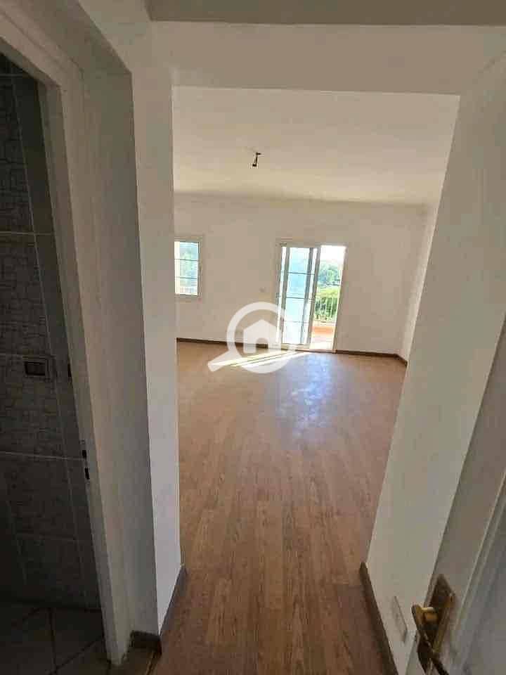 10 2775f92f-c28f-4dbb-8cbf-4c35e1633c5a. jpg