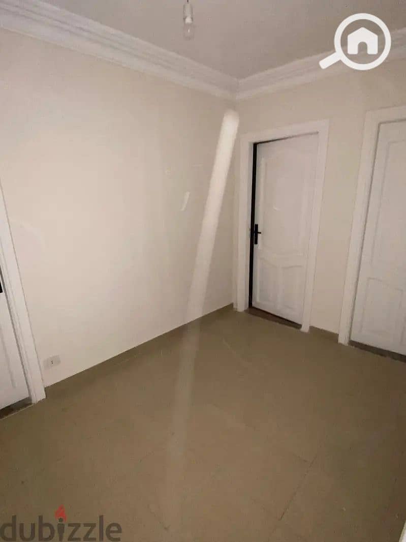 10 b3493c57-8105-4857-9de3-eff7d39b4e3a. jpg