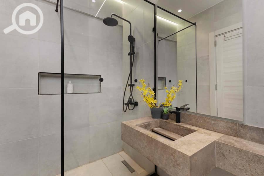 14 4b097303-a079-4074-b035-67a0b2f139d3. jpg