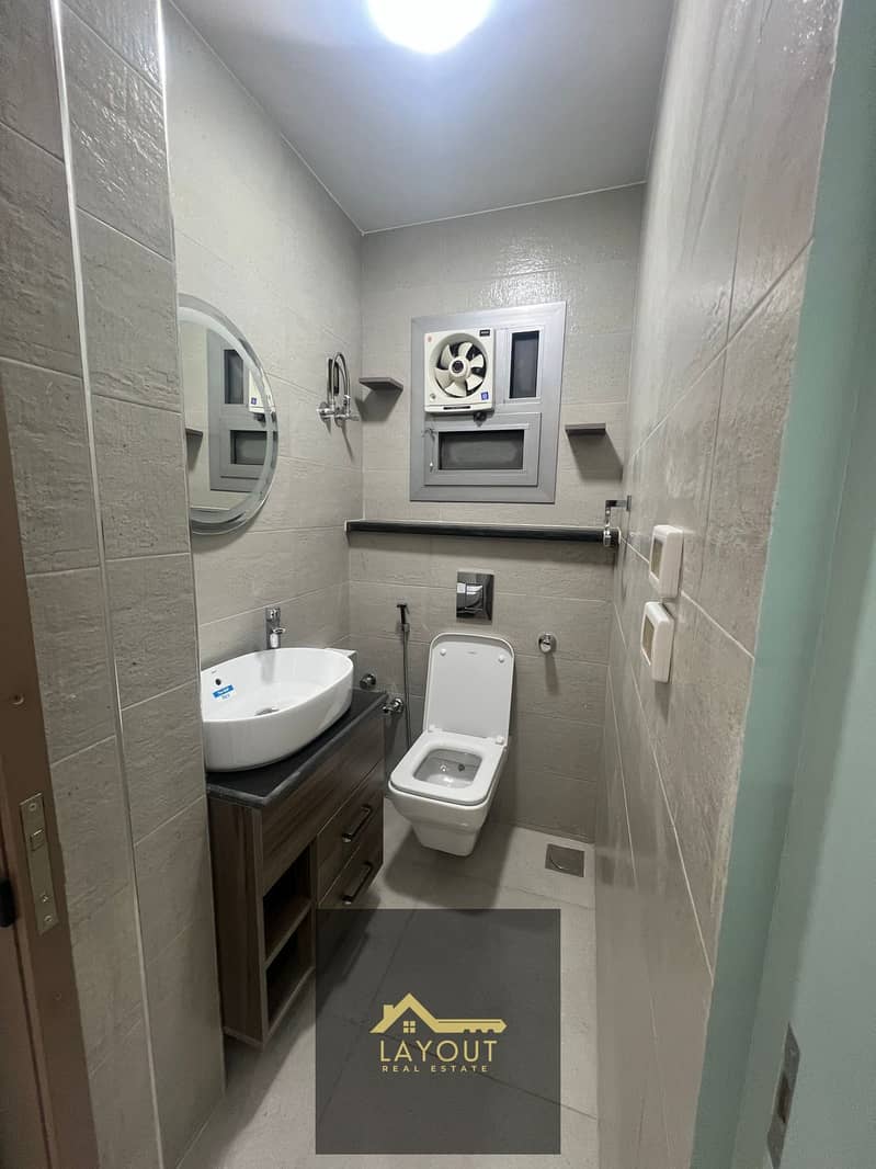 11 b3335bf9-10dc-4d3e-9ac4-bd8e3b2c3042. jpg