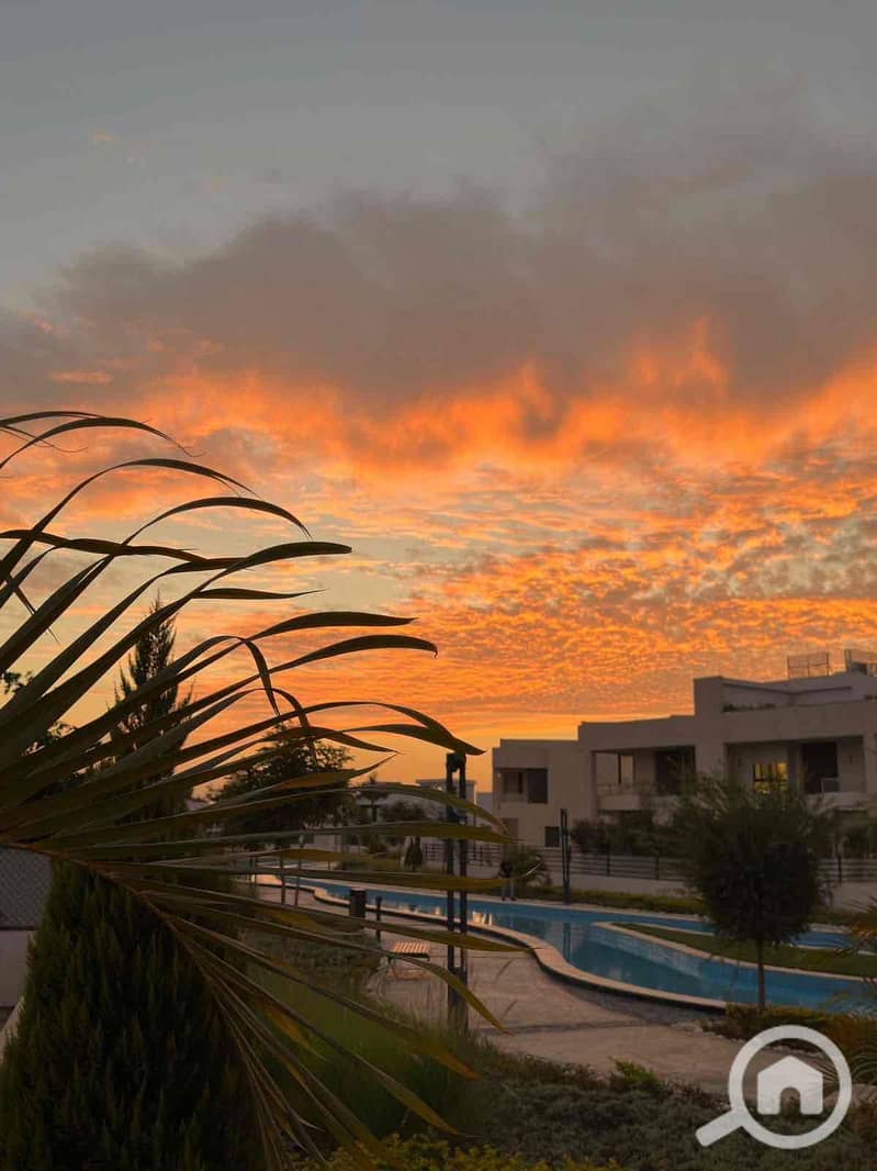 10 f8378971-ba1f-42f1-ad3d-2d6e41db2ef8. jpg