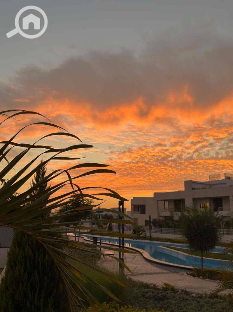 10 f8378971-ba1f-42f1-ad3d-2d6e41db2ef8. jpg