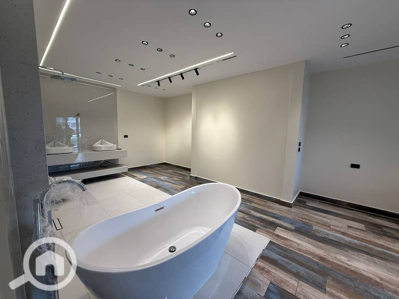 8 b9b539d1-c17d-45ee-b017-f436e1ca6550. jpeg