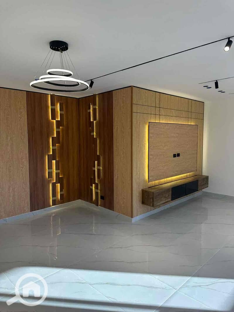 4 05d4e9a8-e2ea-4c8a-a77a-f0aaae9c4ab3. jpg