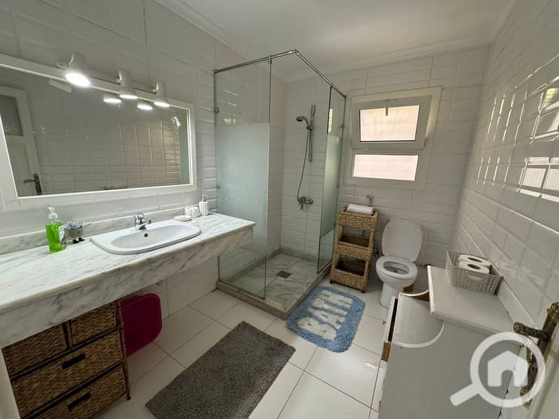 5 12c393f0-5fbc-40f5-a4f0-48c2fbc43762. jpeg