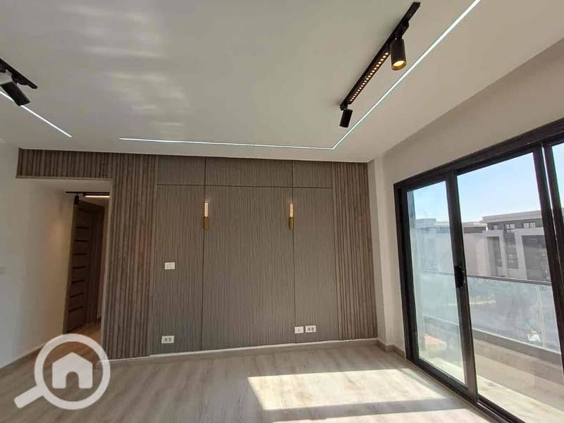 15 a7f3f6ad-4d33-4a28-a71f-839d97980161. jpg