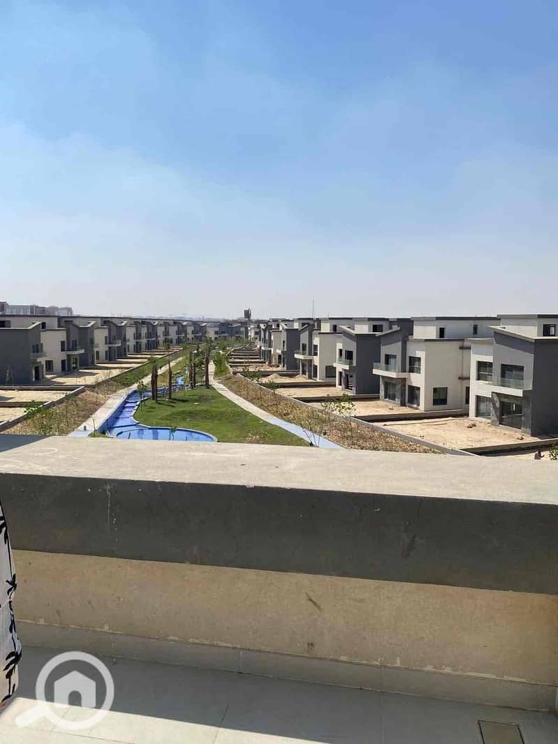 10 6c99c694-bcdc-4d47-8d5d-386fc597f432. jpg