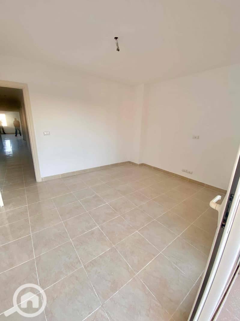 8 ba38f8c2-dd10-475f-835e-5b530464c2da. jpg