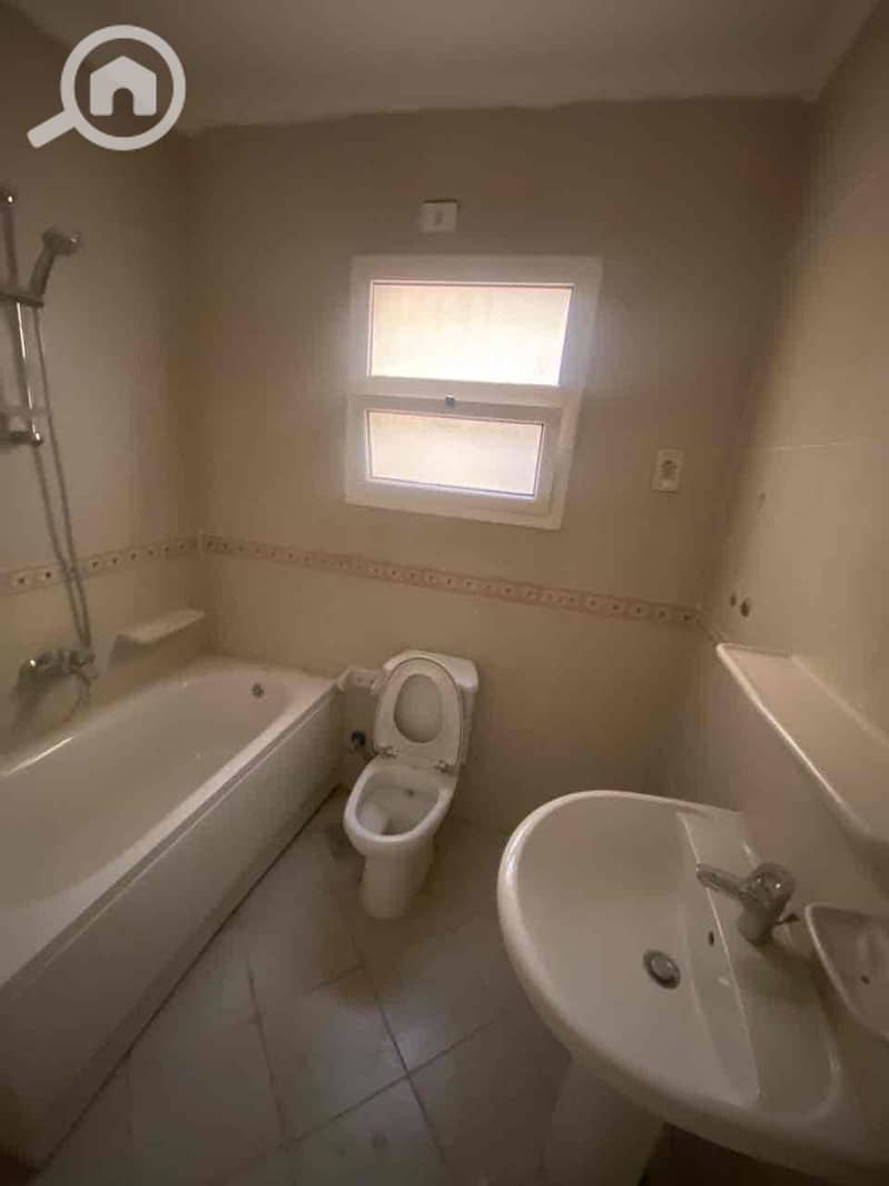 12 68a554ef-633d-4e3e-afe1-27e5d9a3b230. jpg