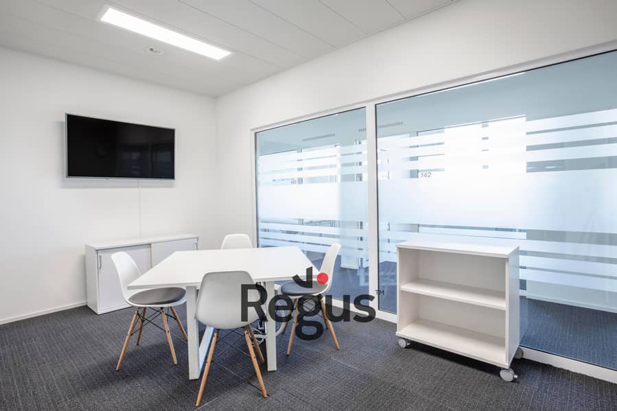 4 Regus SCHAFFHAUSEN, Lipo Park 4364 Schaffhausen Switzerland Large Meeting Room. jpg