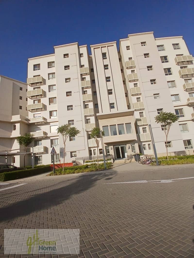 12 b085a22a-7a96-4abf-8fd8-a9e962bd1f6a. jpg