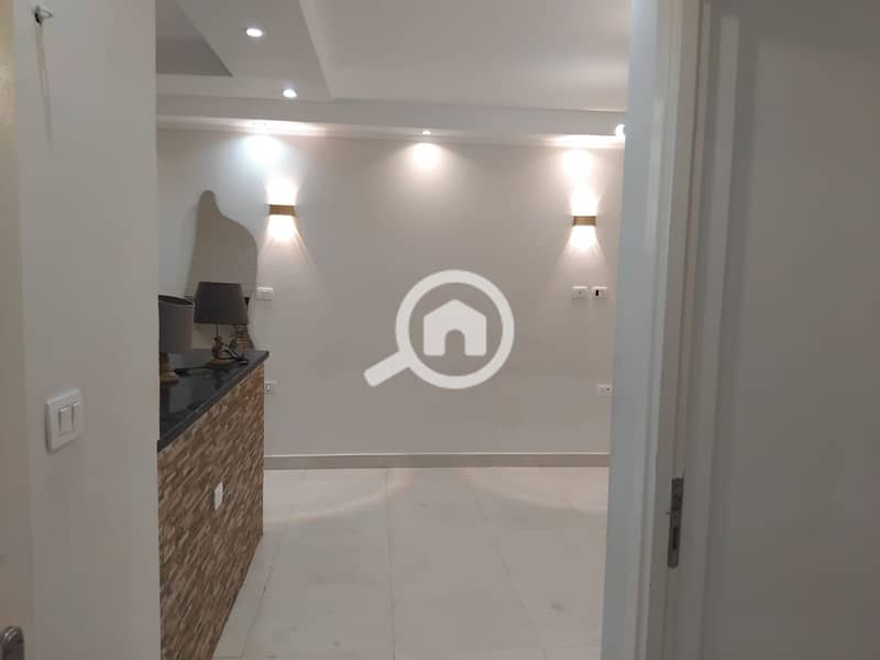 3 348629fd-f20a-4a0d-bde6-8665e6c7c20a. jpg