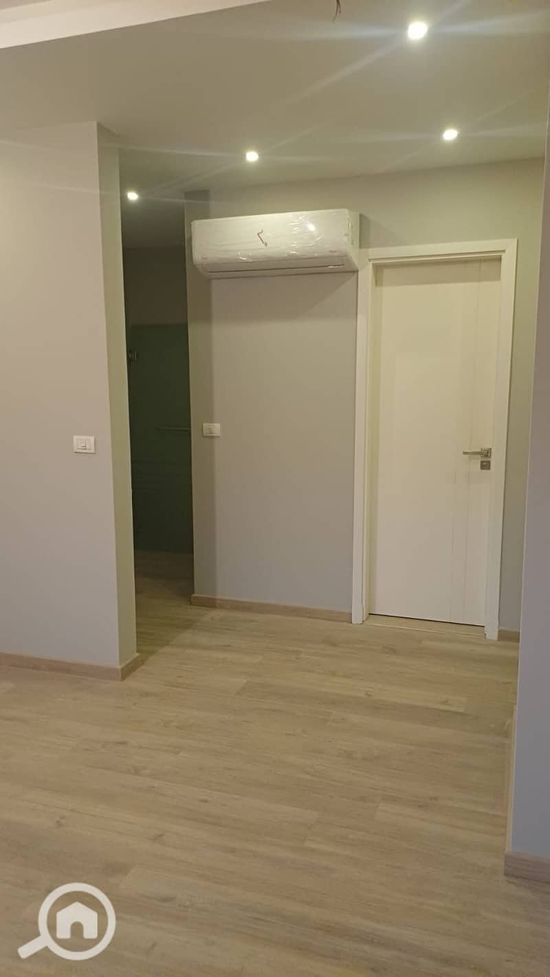 10 90fa5fbb-56c0-4499-83e0-9a2891641328. jpeg