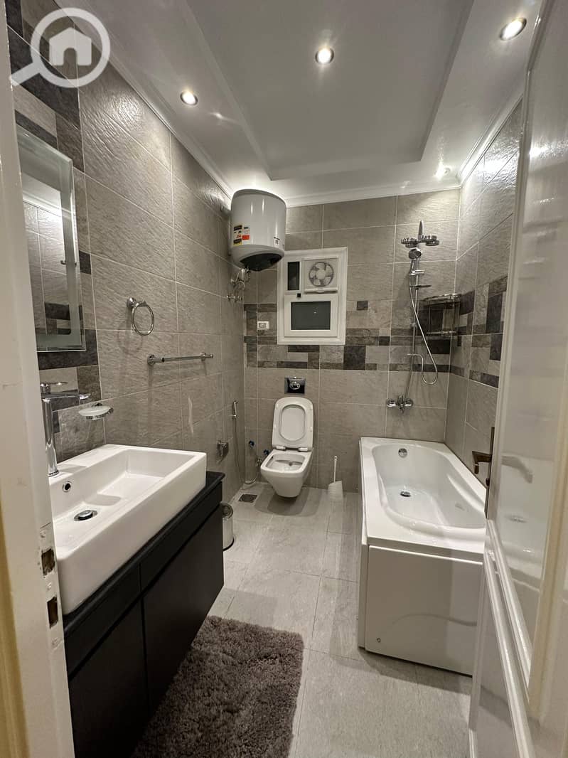 32 af72f02c-7a6f-4161-a83a-bf302d029613. jpg