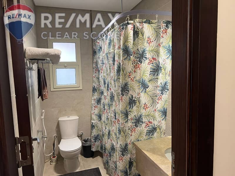 18 52ddfbf7-f4d9-468b-b771-676f84bb43c3. jpg