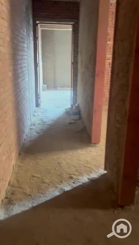 9 WhatsApp Video 2025-12-27 at 3.22. 57 PM - frame at 1m7s. jpg