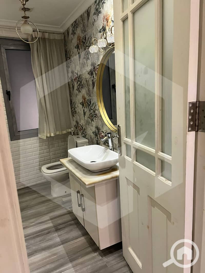 5 Beverly Hills 5. jpg