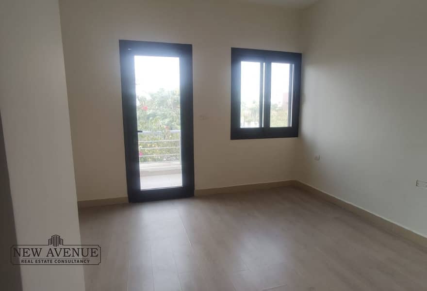 4 1903c2d7-27a4-4d44-adb7-8d50d77ae3ee. jpg