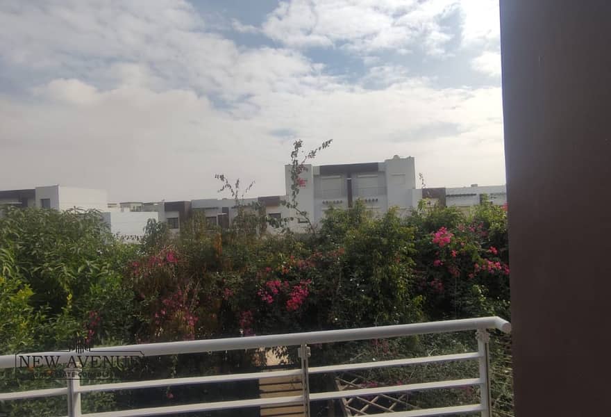 5 702e700d-3212-4e1d-a44d-195b859fe3d6. jpg