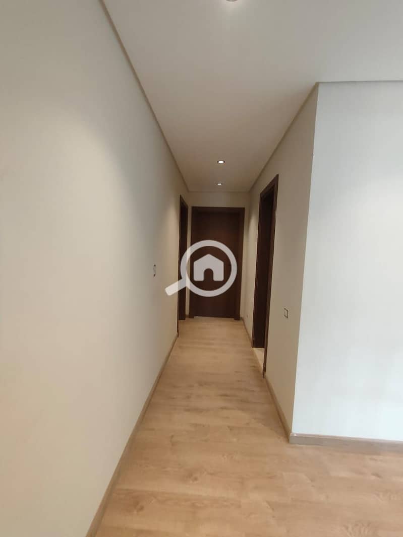 4 6c9cfd6b-b3f1-4e52-beb9-371656cc2473. jpg