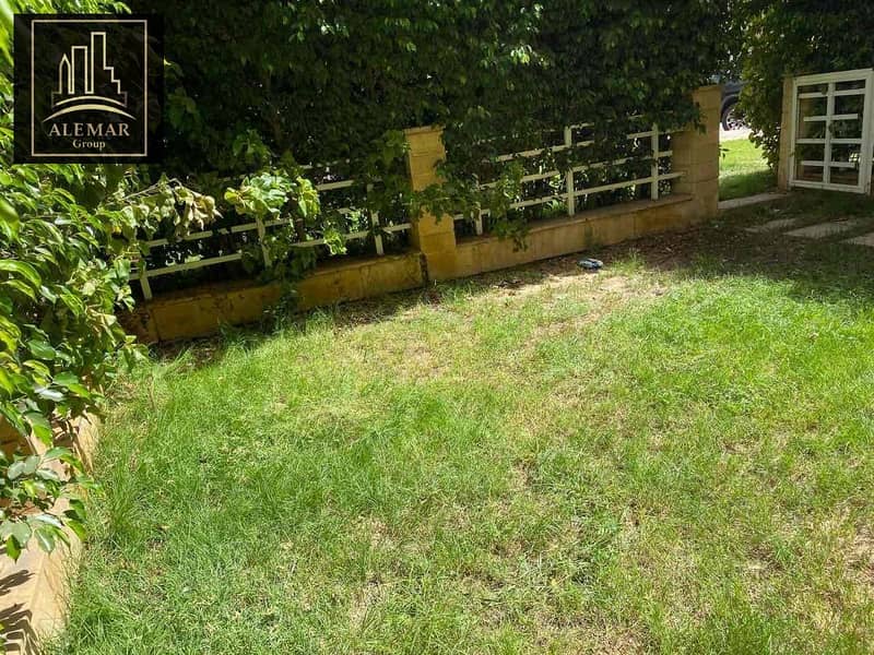 5 2d242fb8-bc86-421b-a009-469a592f4b5a. jpg