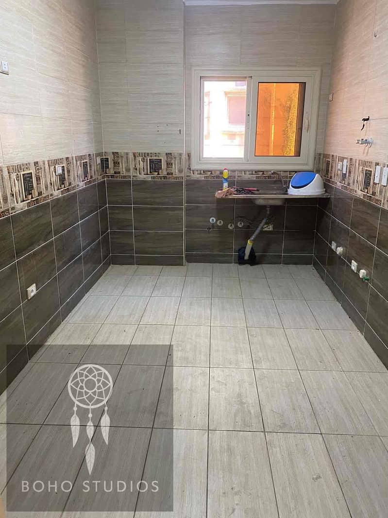 3 67d59bff-bd40-4104-b7f9-0b341a0bb4f0. jpg