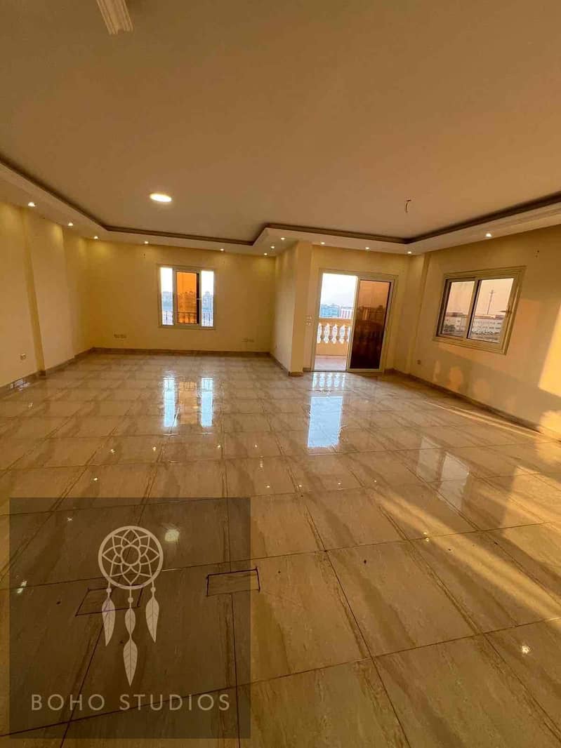 12 3328f58b-b17b-44e0-9b1a-586c3d863641. jpg