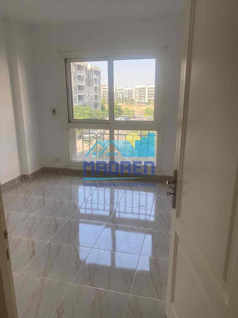 8 d475f086-3083-4c02-a1bc-4c70a6cf6b91. jpg