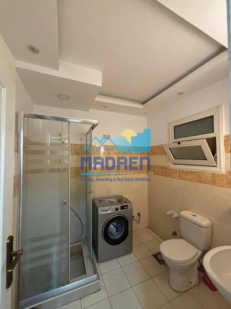 12 7398a7d4-637e-4c9f-a8df-8a72efc8c215. jpg