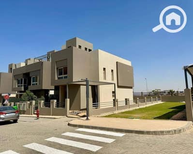 تاون هاوس 4 غرف نوم للبيع في الشيخ زايد، الجيزة - 461263279_1587790762141177_9050375941004739016_n. jpg