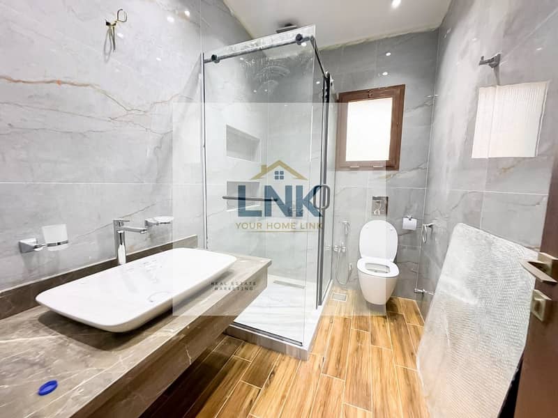 12 9c4d70dd-4bf0-4869-bd05-78f680fb3b6d. jpg