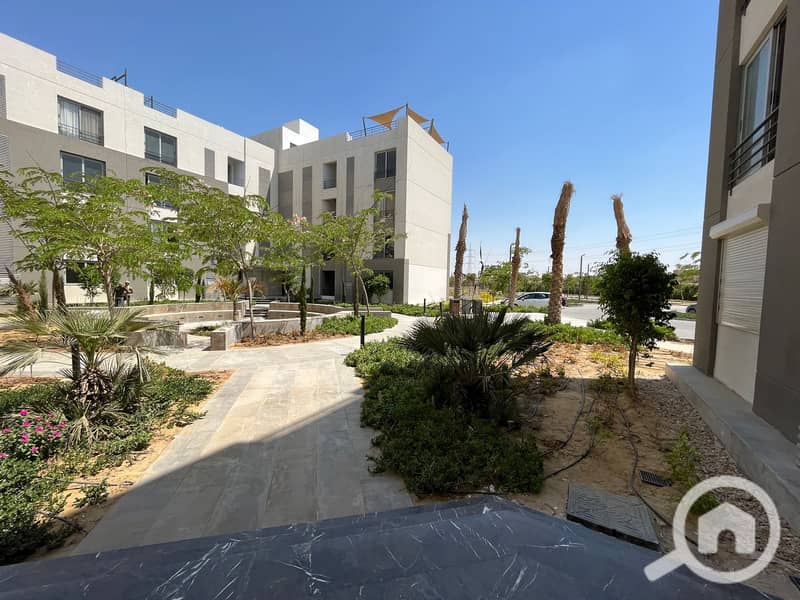 4 WhatsApp Image 2025-09-27 at 12.00. 19_04494284. jpg