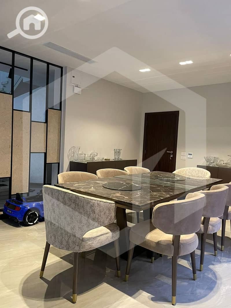 8 Royal Meadows 8. jpg