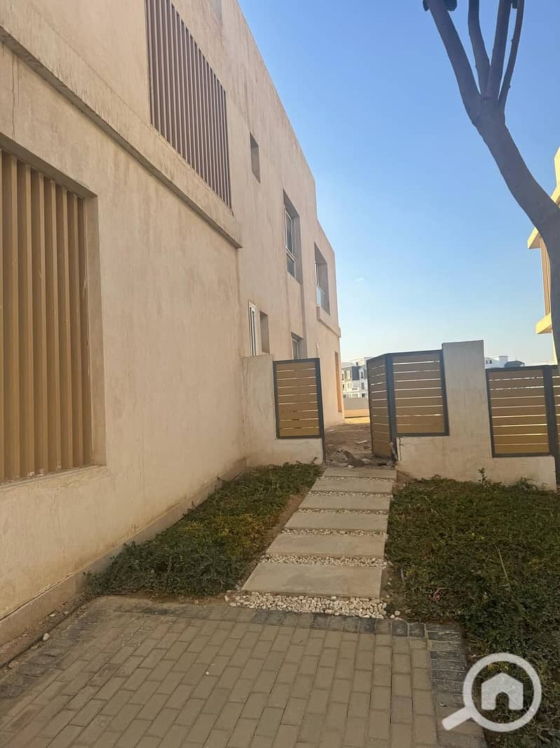 6 d32372ca-974c-4e63-8d83-f838127b4e6f. jpeg