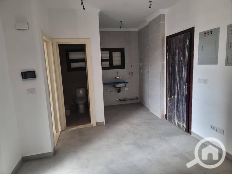 4 38cb36ef-3416-4e2f-9e3f-f90b9197a9d3. jpg