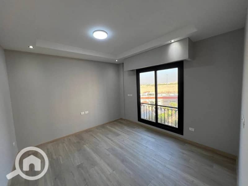 7 dedc2844-6cd5-4495-b60c-3ce23153ef00. jpg